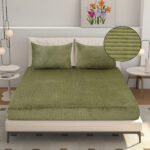 Green Haven Winter bedsheet with 2 pillow cover